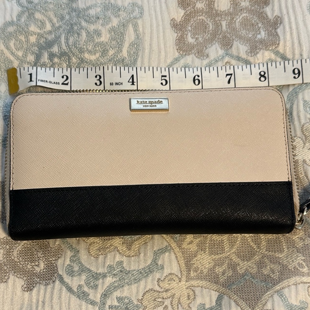 Crème and Black color block Kate Spade Wallet